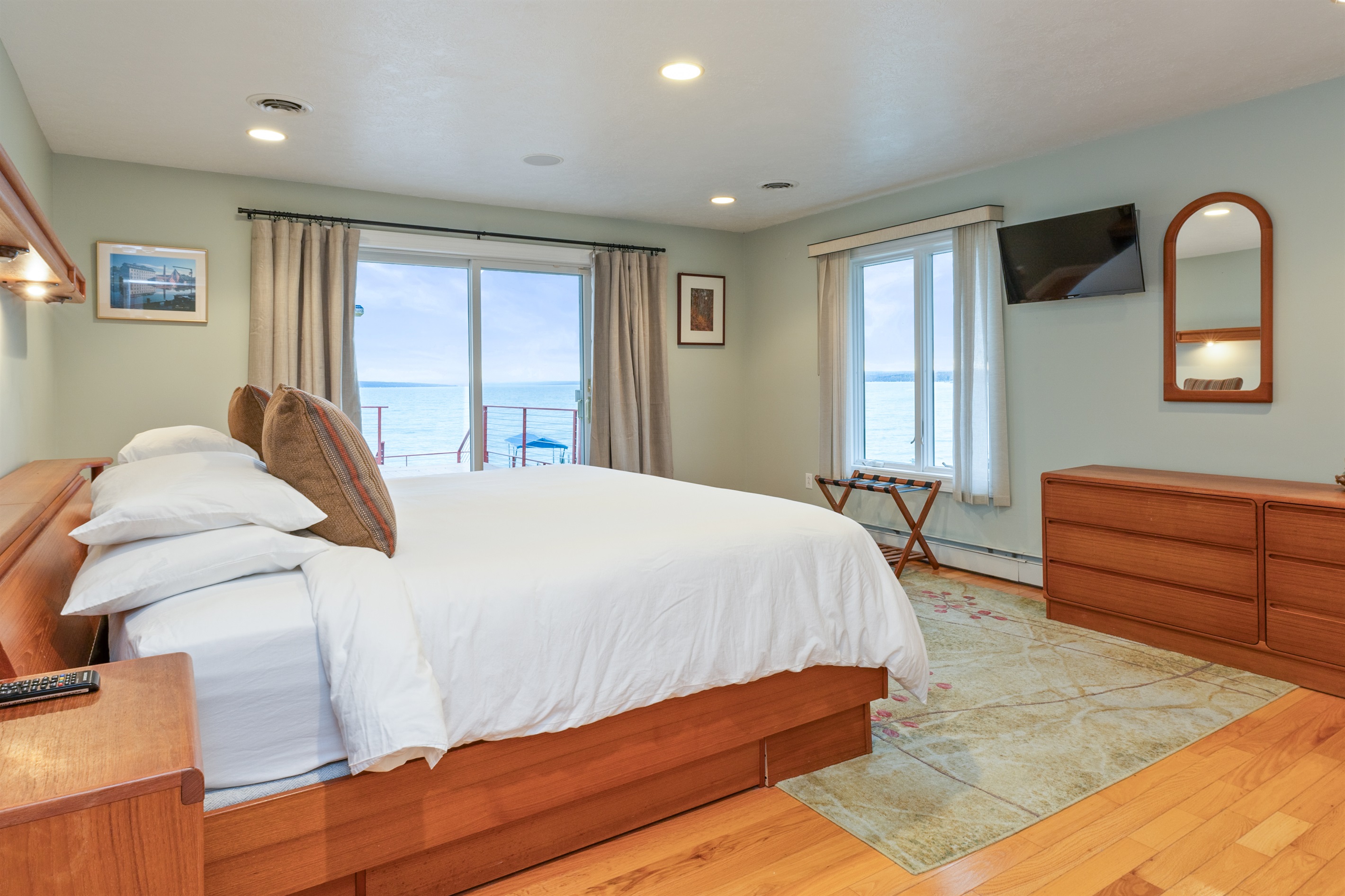 King Master bedroom with lake views and ensuite bathroom with walk in shower