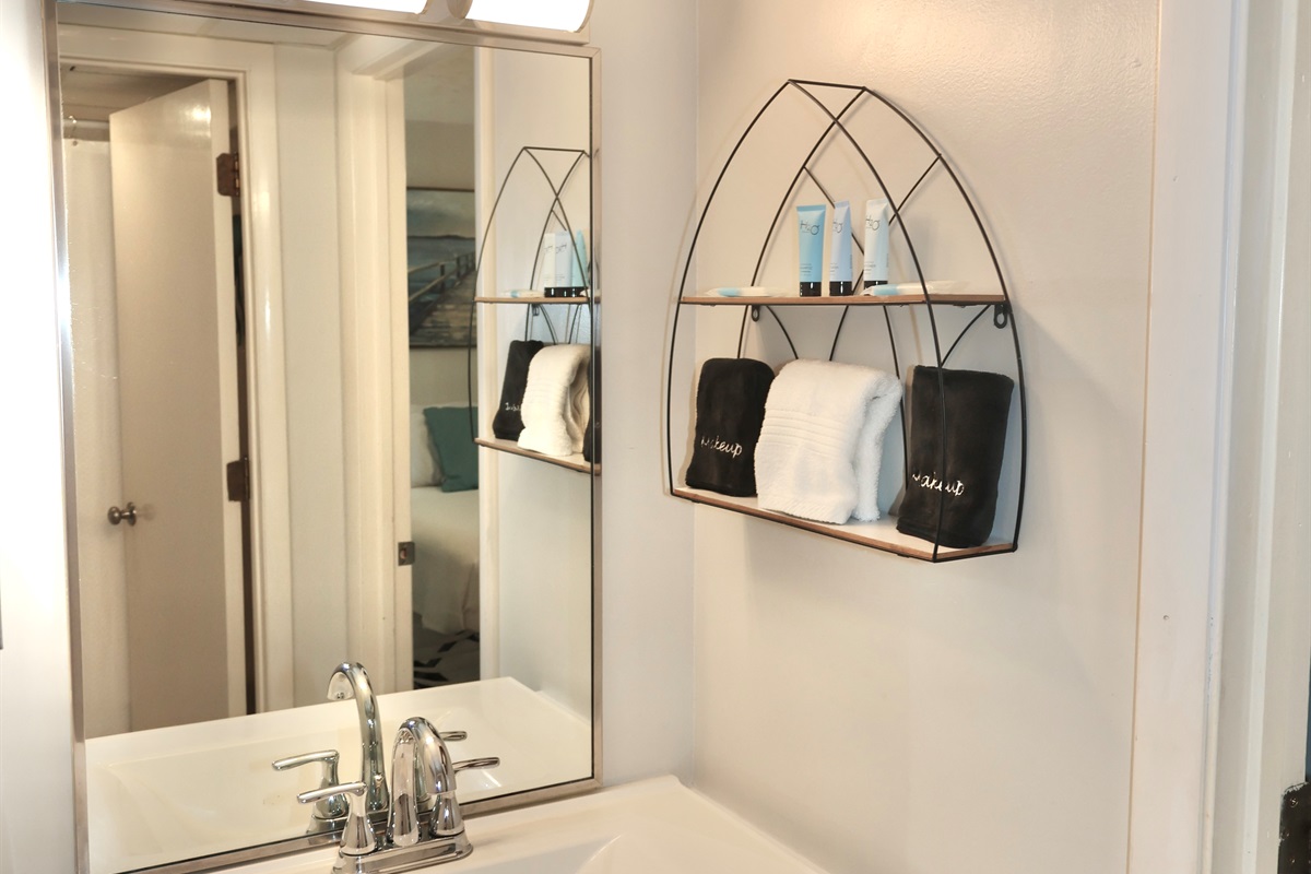 Full Hallway Bathroom