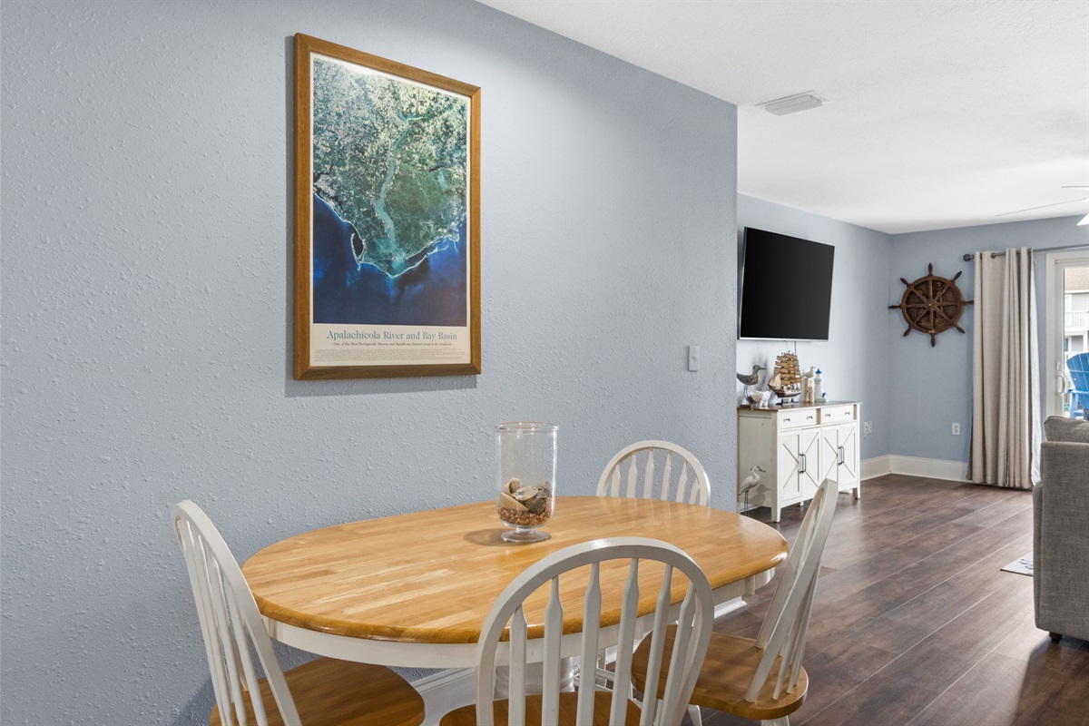 Dining Area with Seating for 4