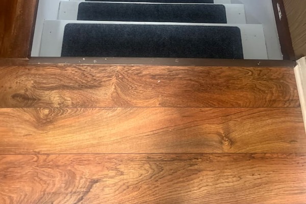 These are the Stairs going to the lower level, there you’ll find additional bedrooms and bathroom as well as the laundry area. There is also a door to the “walkout” 