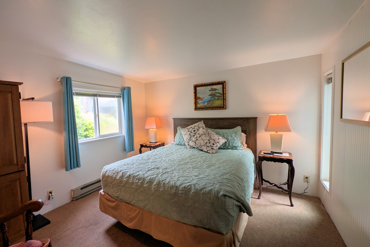 queen bedroom with ensuite