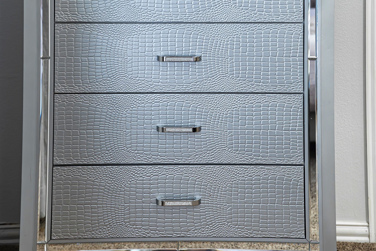 Master Suite Dresser Drawers