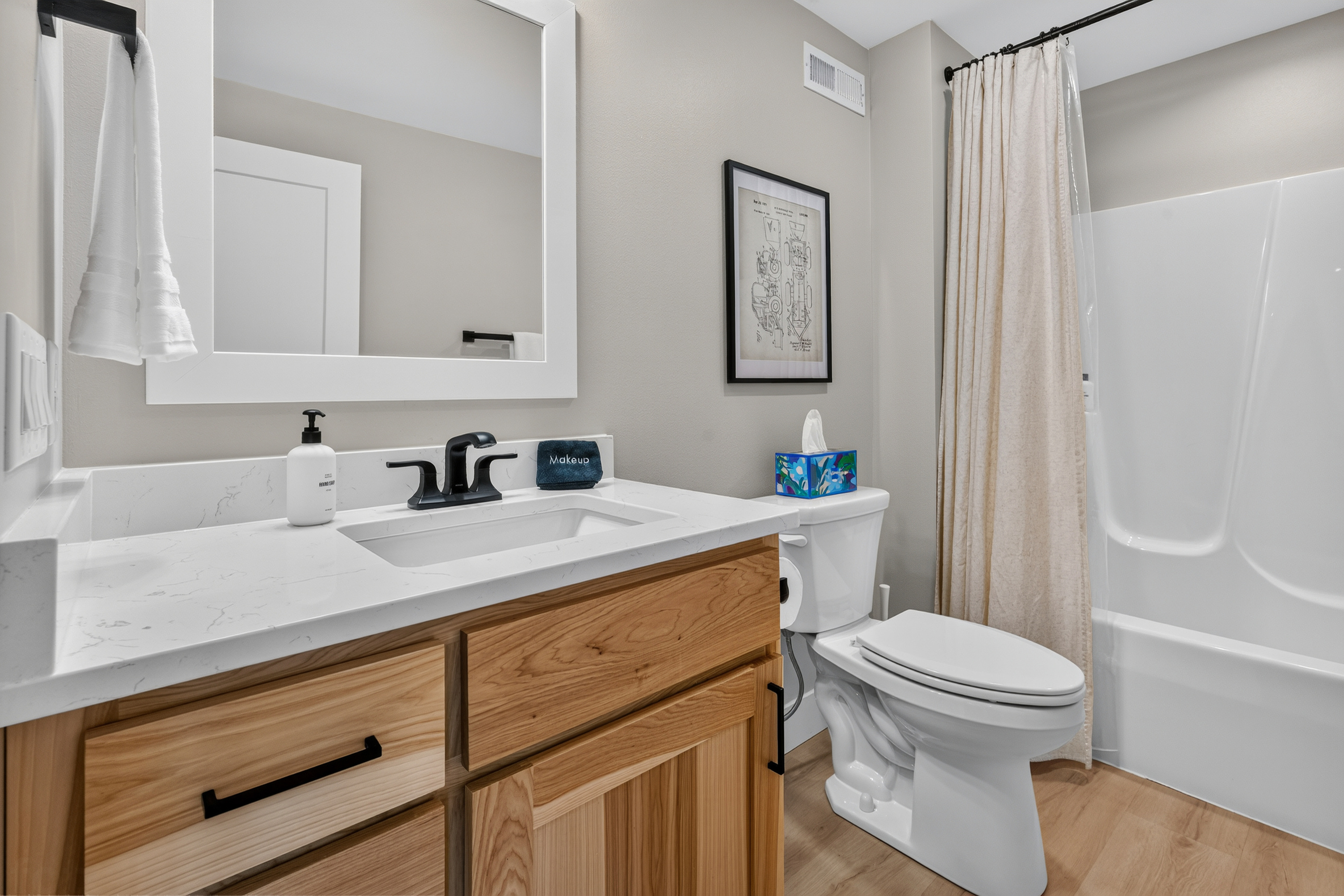 Downstairs bathroom with shower/tub combo