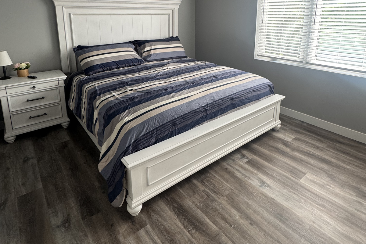 King bedroom 4 with full bathroom 