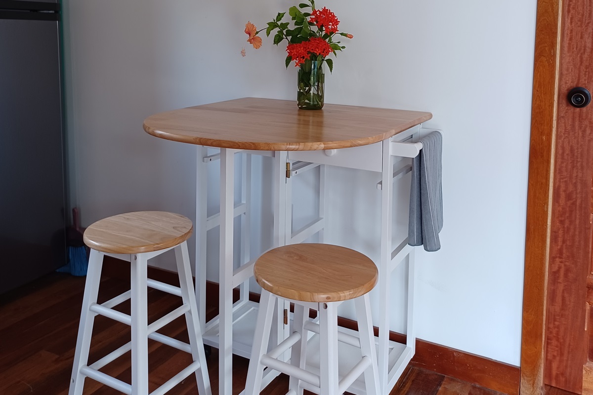 Starfish dining table for 2 people