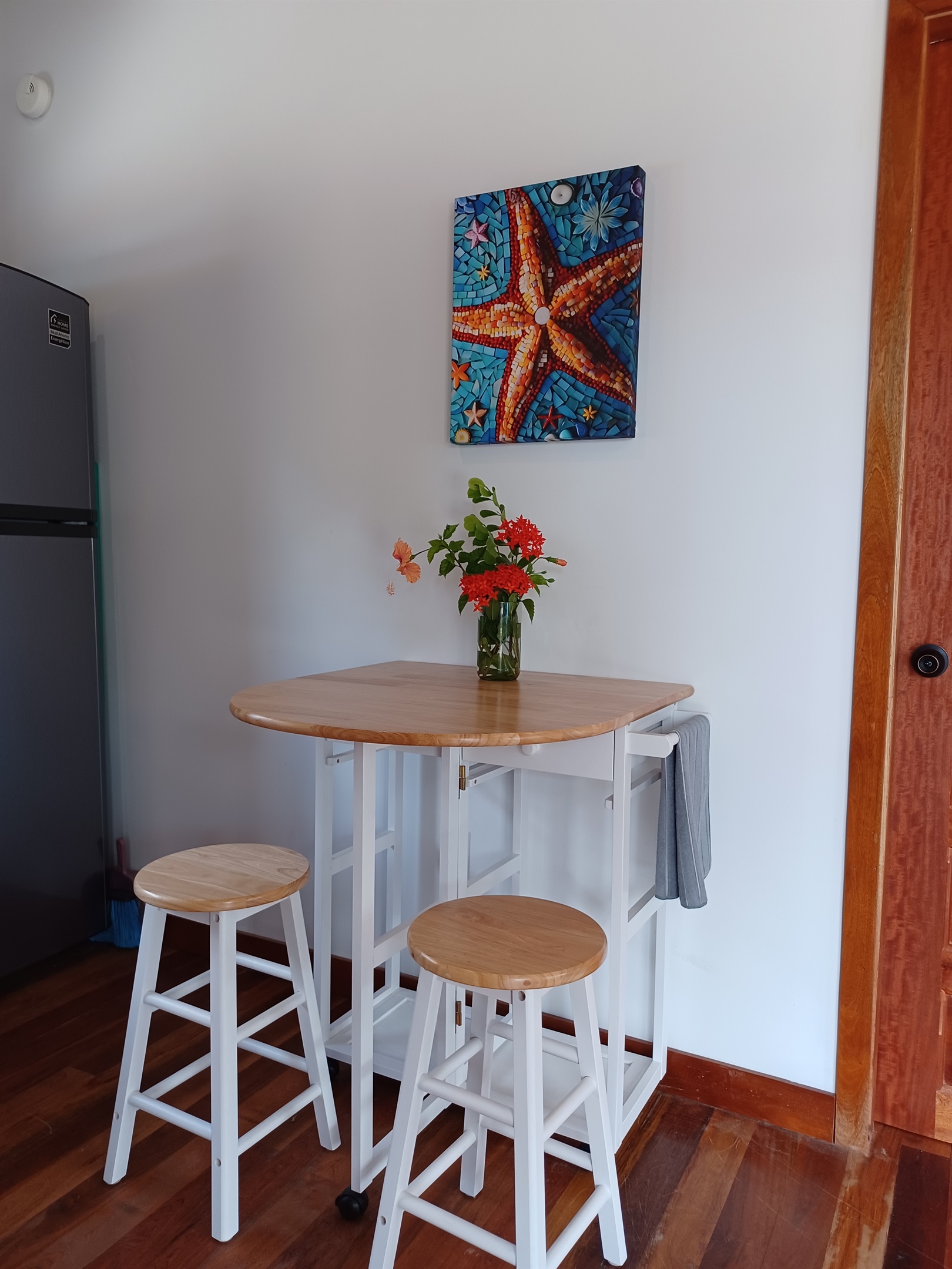 Starfish dining table for 2 people
