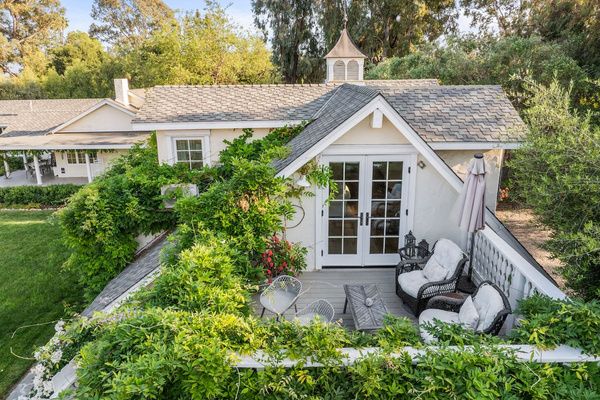Two mountain range views... and two many animals to count! Guests love this wisteria-covered observation deck. 