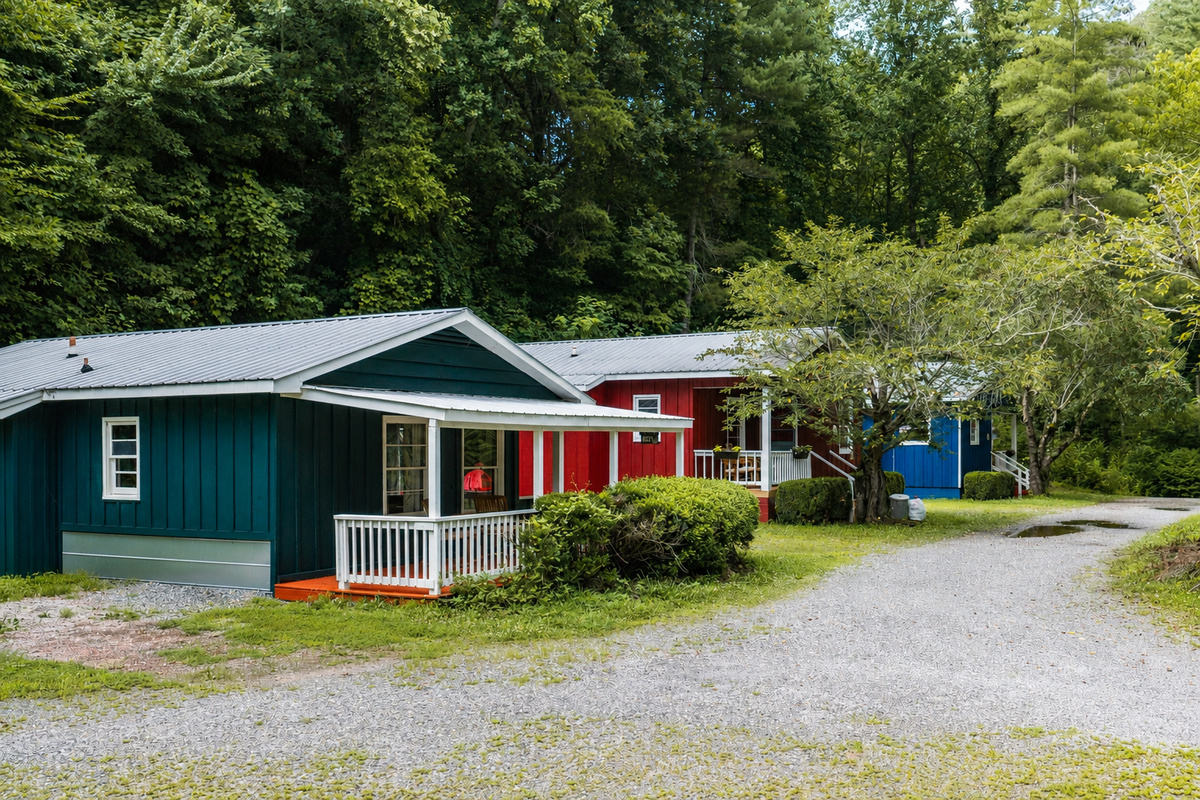 Charming Cabins: Experience vibrant colors and lush surroundings in these delightful mountain retreats!