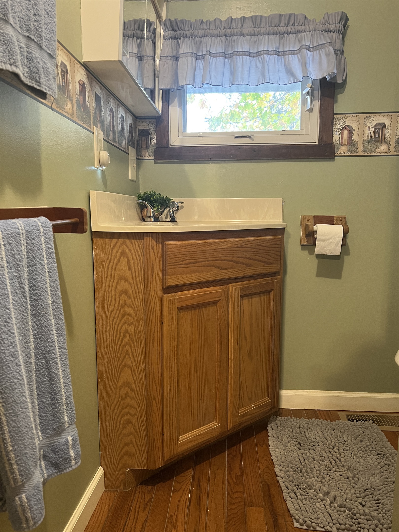 Even the bathroom has a water view out the window