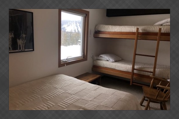 Bedroom: Twin bunkbeds.