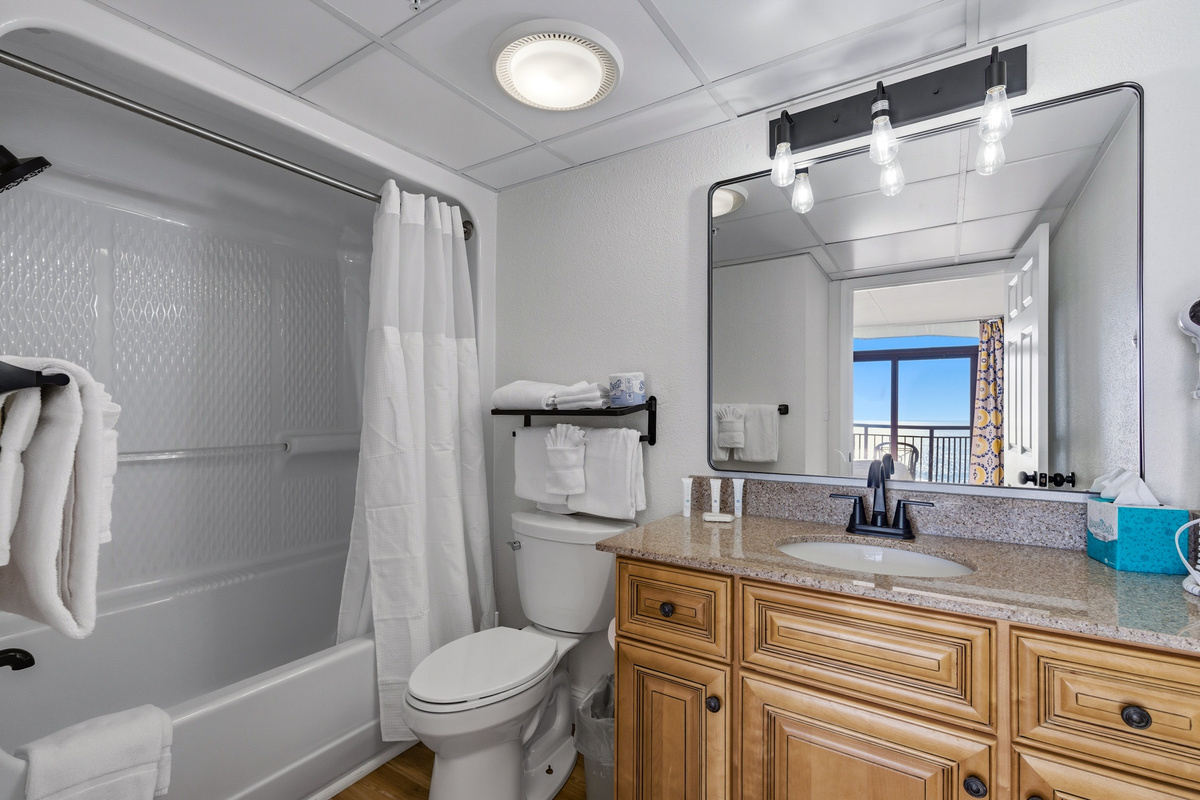 Bathroom with vanity and tub/shower