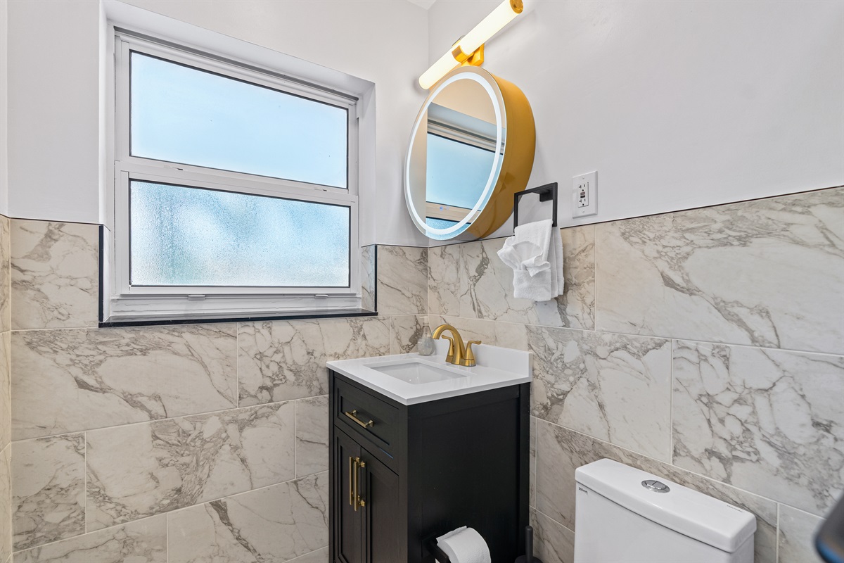 🚿 Clean & Newly Updated Bathrooms