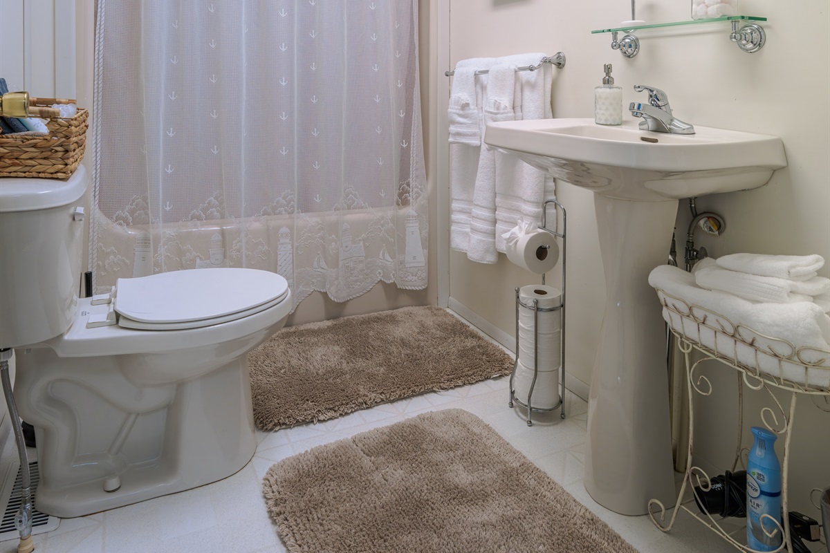 Bedroom #6 "The Lighthouse Room" Bath