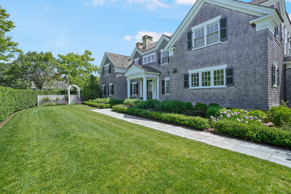 Walkway to Front door