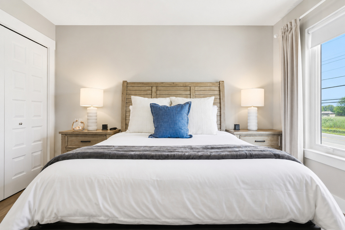 Sleep soundly on the adjustable queen bed, then wake refreshed and ready for another day exploring beautiful Lake St. Clair.