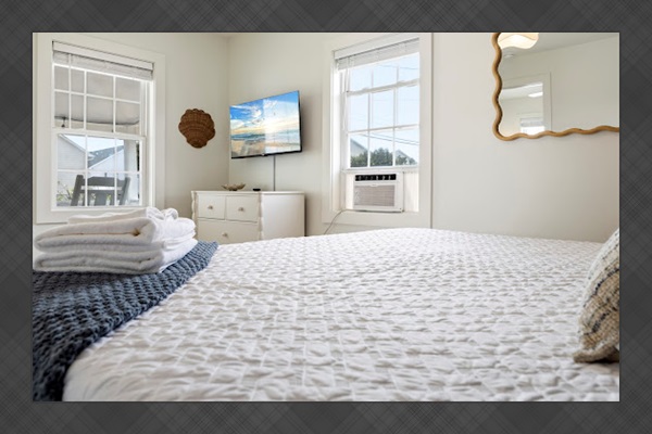 Bed & bath linens provided