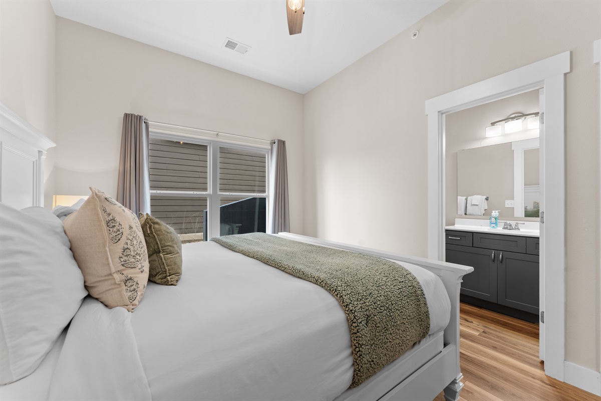 King bedroom #5 with ensuite bathroom