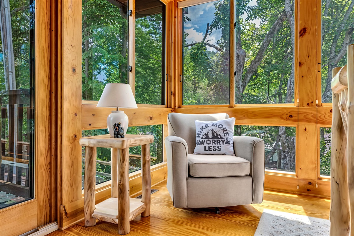 Find nearby hiking trails in the Smoky Mountain National Park for all ages
