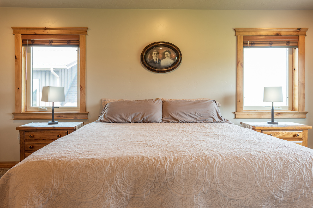 4th bedroom enjoy a good night's sleep on this king-sized bed.