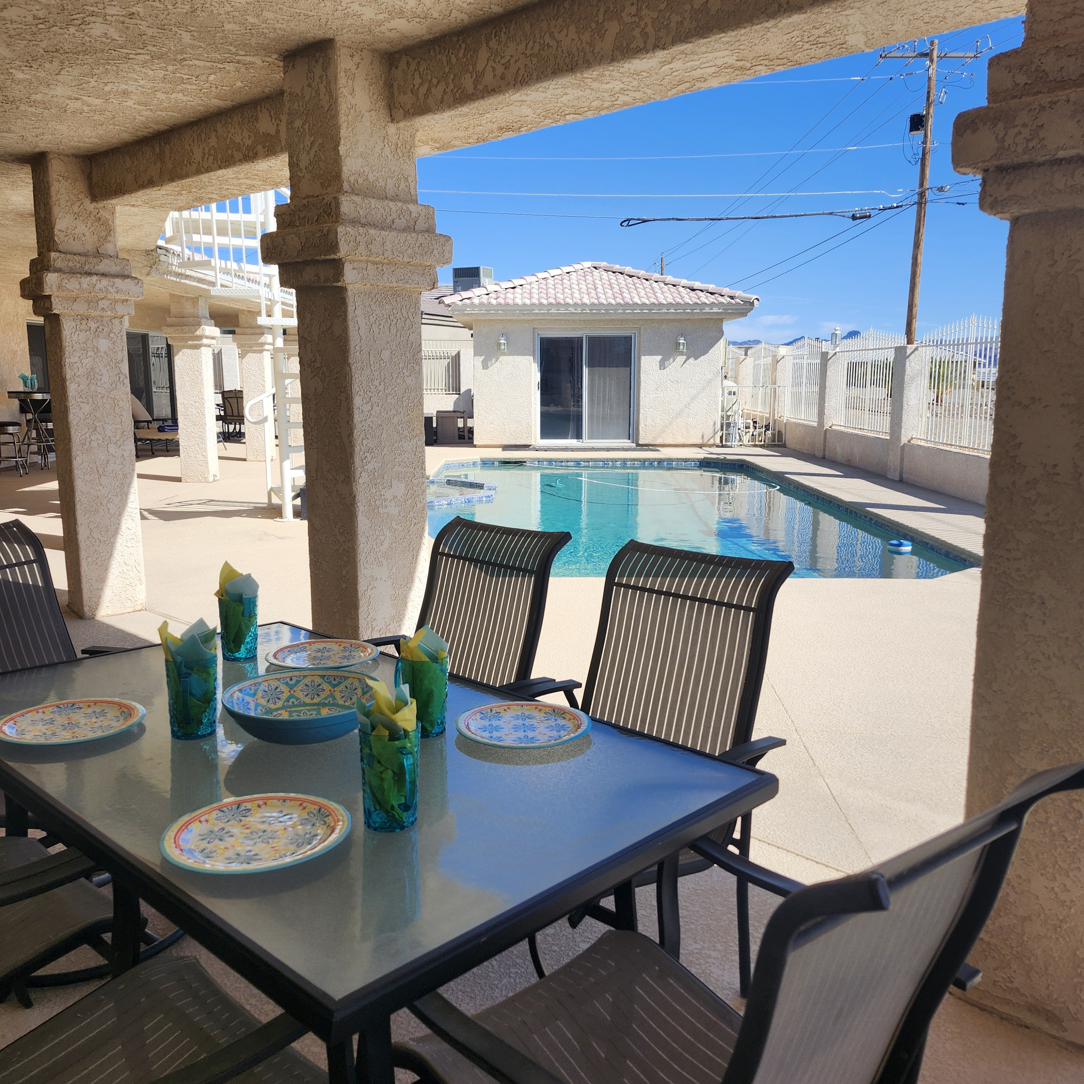 Pool side dining
