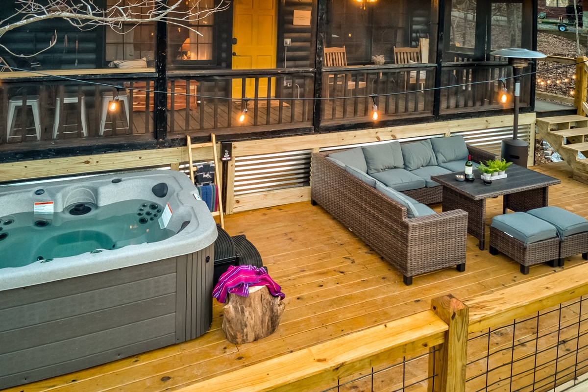 Tiered screened porch and open deck areas