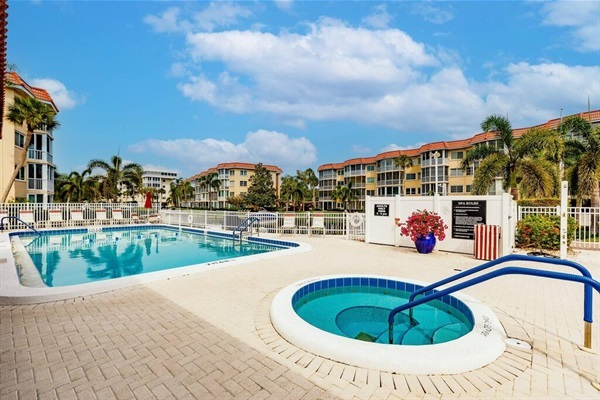 Community Pool & Hot Tub
