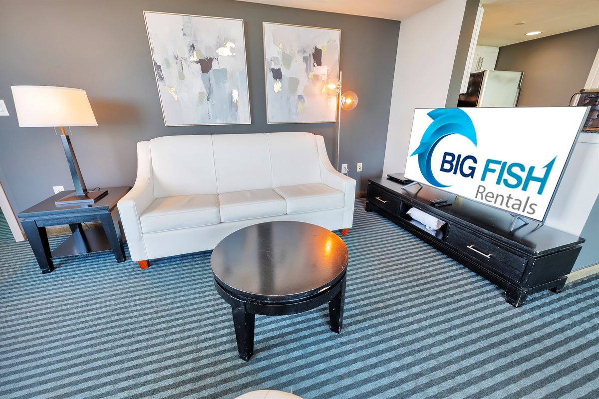 Living Room with Stunning Views🌊☀️