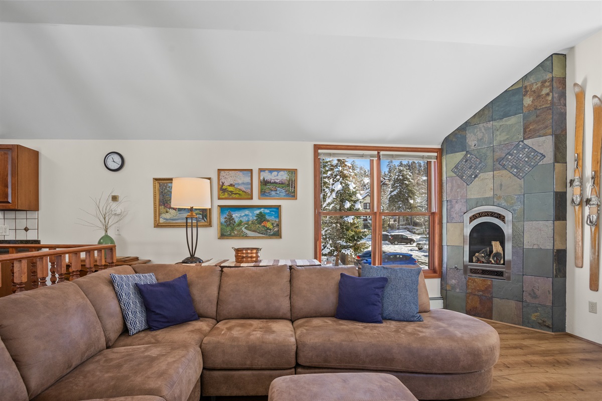 Living Room w/ Comfortable Seating