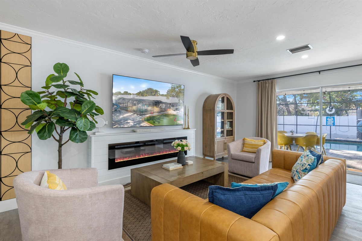 Spacious living room, perfect for the entire family.