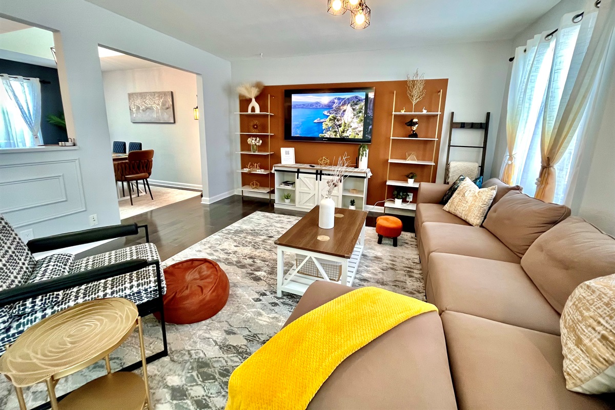 Beautiful living room open to kitchen