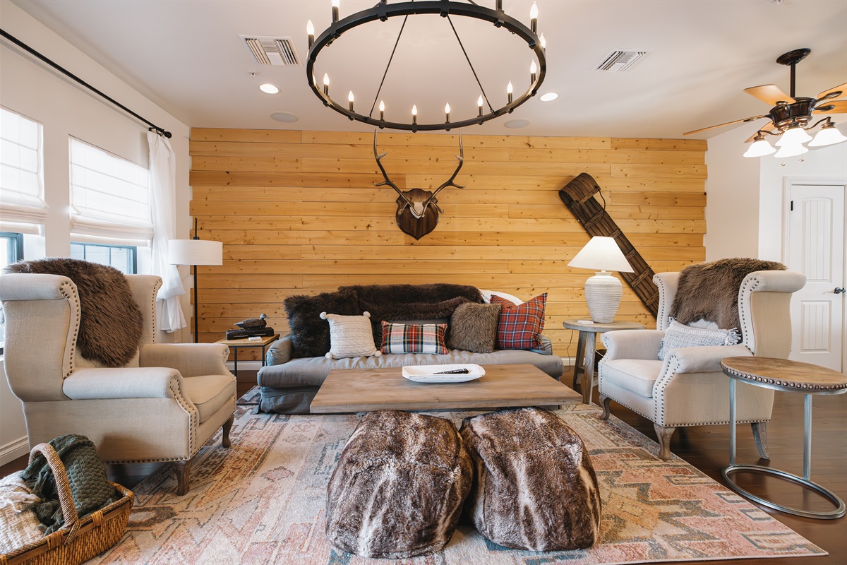 Spacious, cozy living room with plush seating, warm wood accents, and mountain lodge style. Perfect for relaxing evenings with couples or families after exploring Pinetop lakes, trails, and skiing.