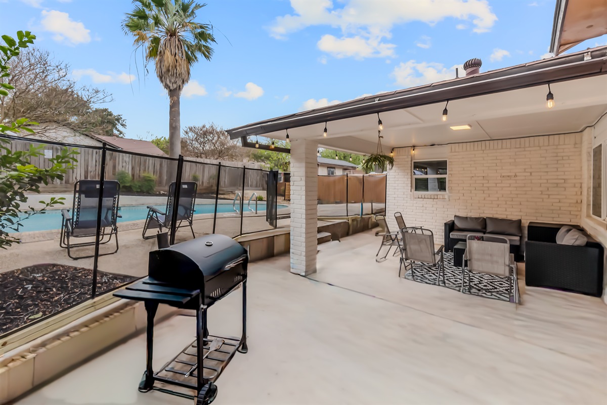 🔥 BBQ Grill  Fire up the grill and enjoy a backyard cookout with your group.