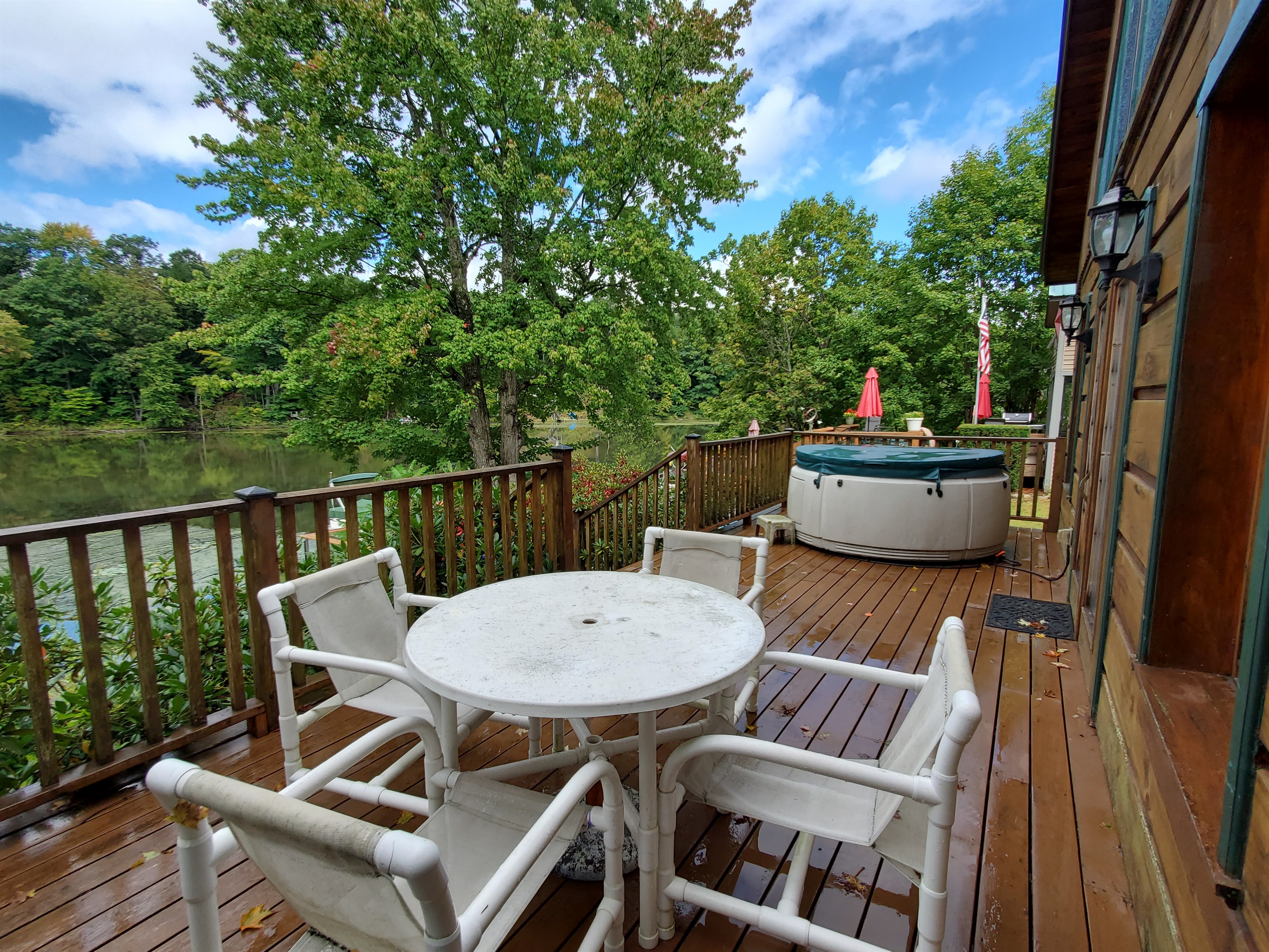 Dining area and hot tub on deck