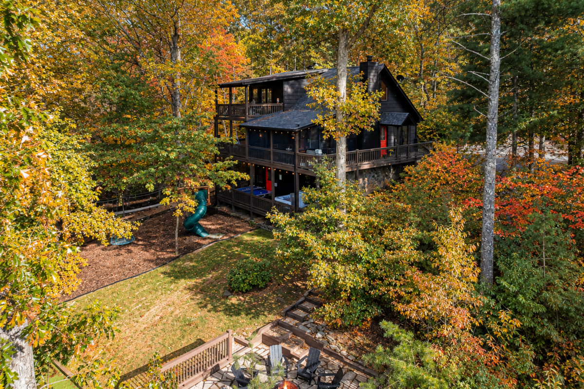 Rustic wood, cozy charm, and views for days.