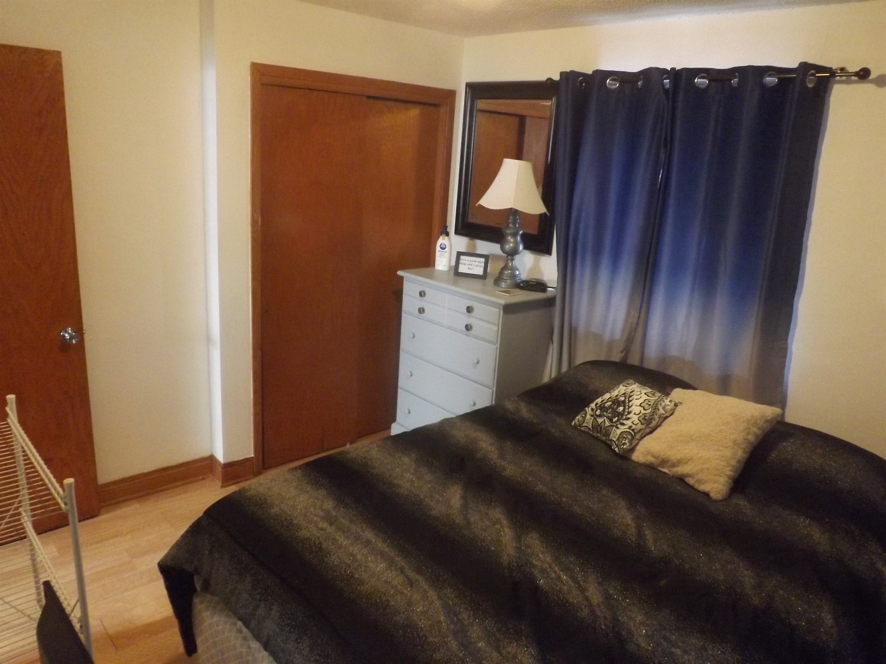 Queen bed with Roku smart TV