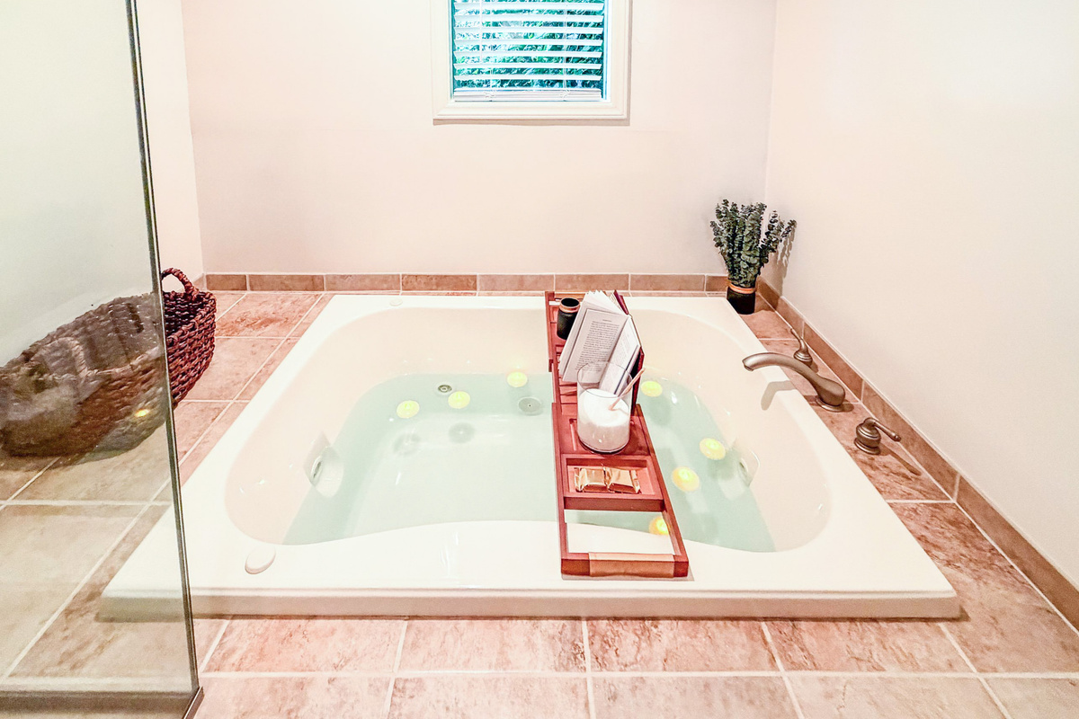 After a long day of hiking and mountain adventures, relax and unwind in our luxurious whirlpool tub with a good book.
