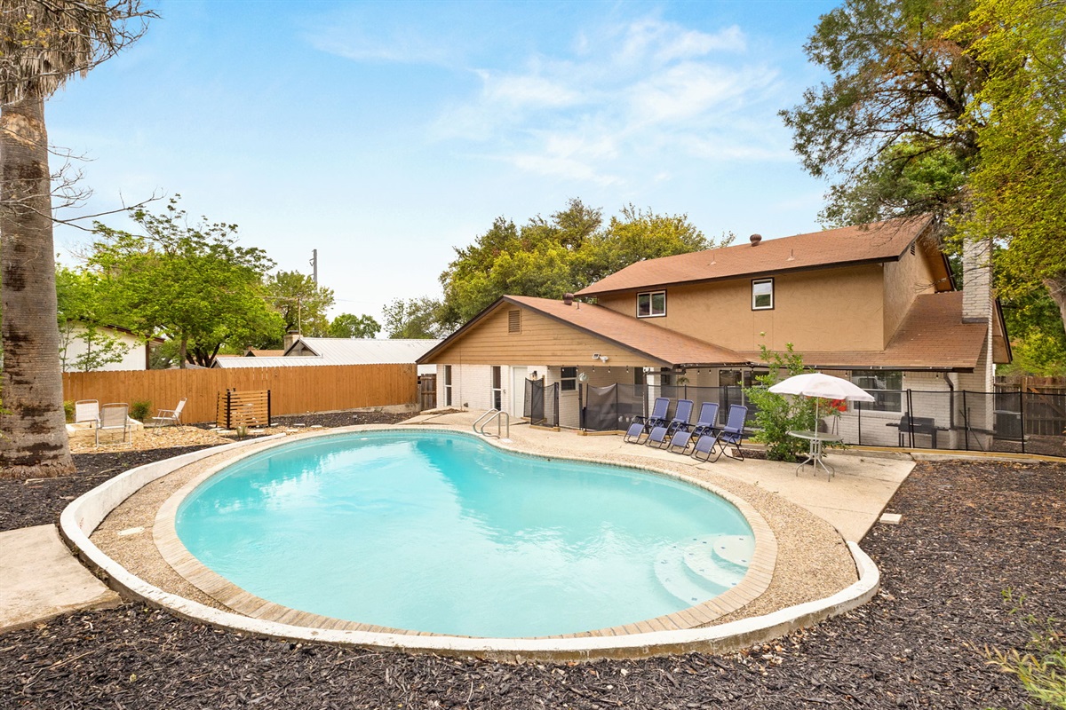 Spacious private pool with lounge chairs—perfect for sunny days ☀️💦
