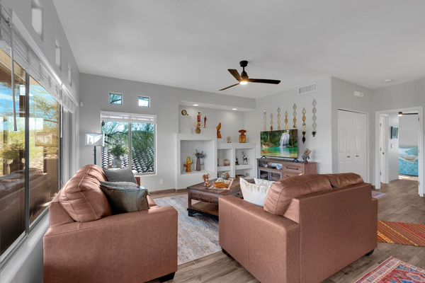 Spacious living room with leather sofas, smart-TV, coffee table
