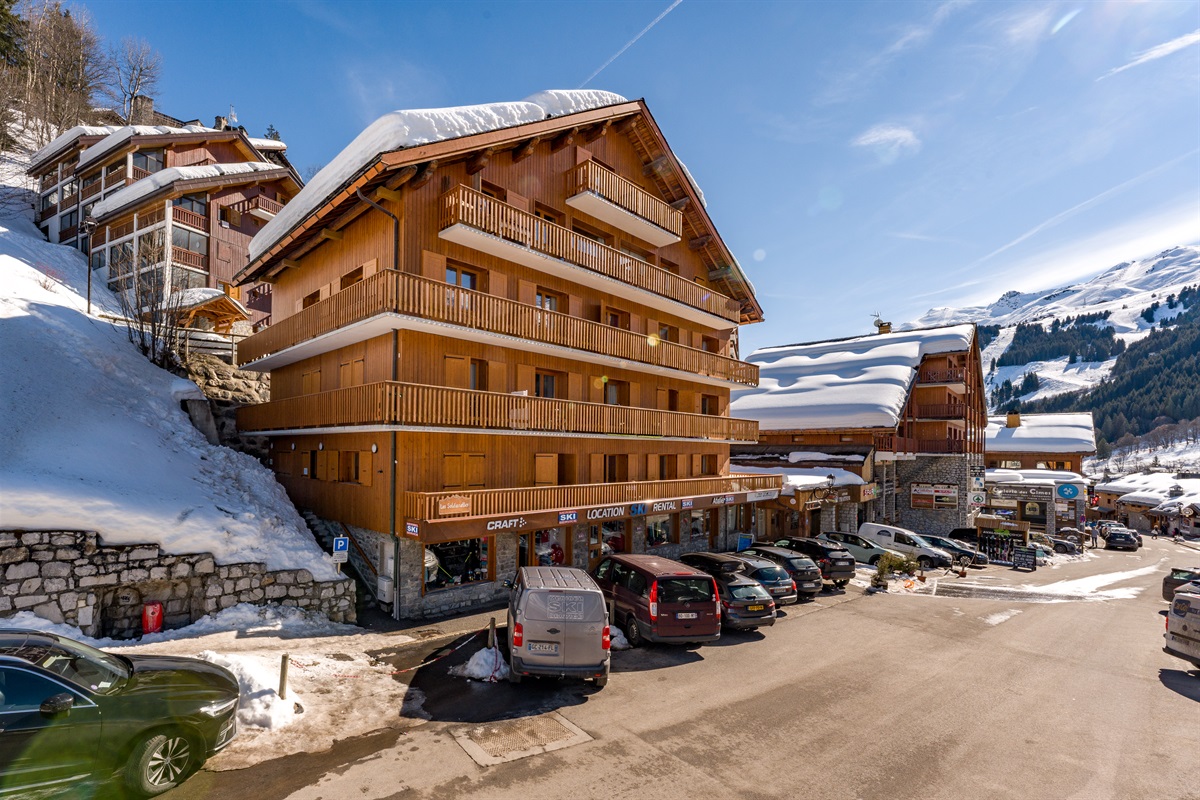 SPECTACULAR LOCATION IN MERIBEL CENTRE