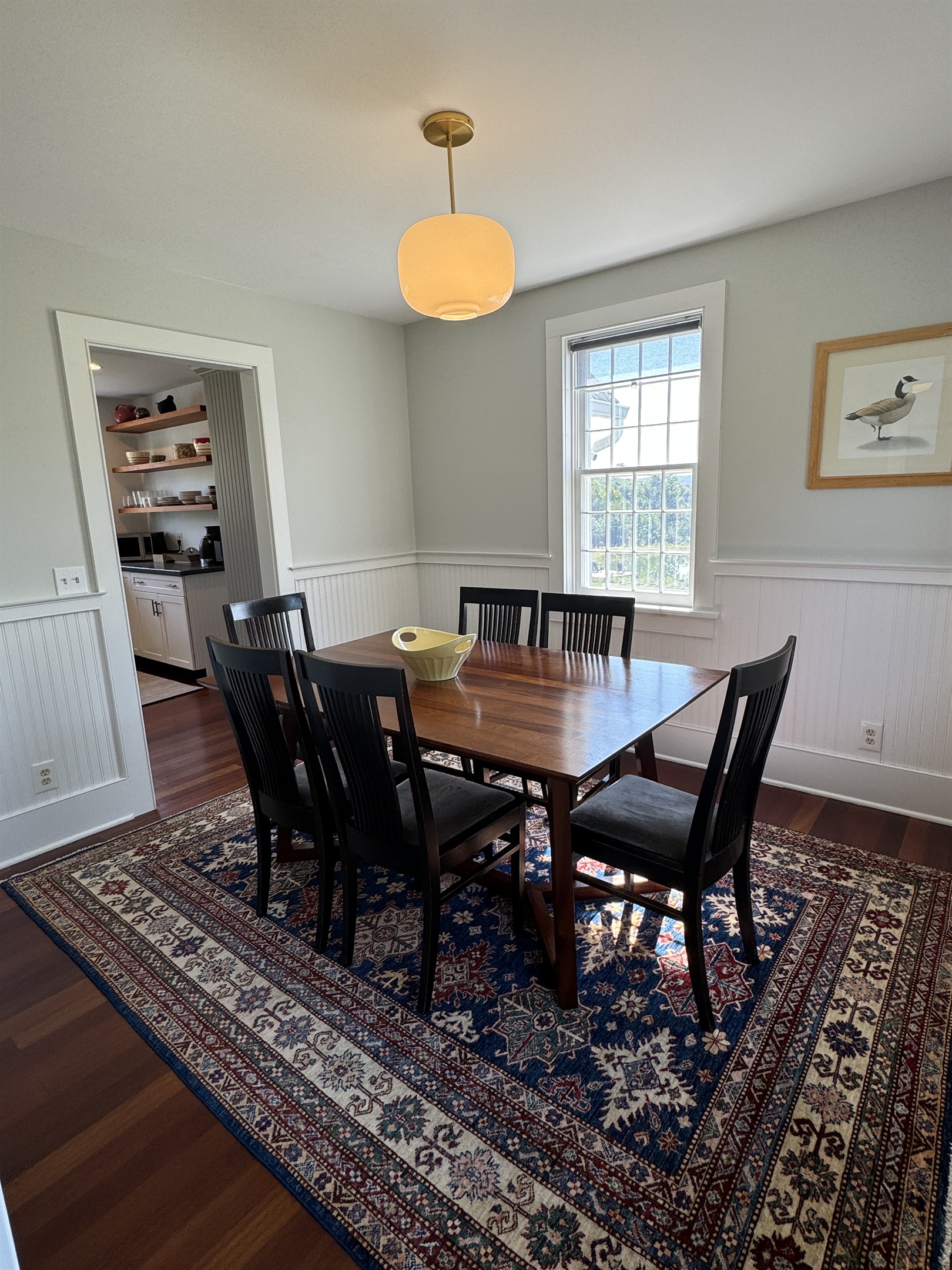 Dining room into kitchen
