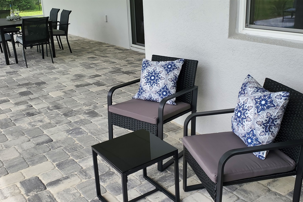 More lanai seating