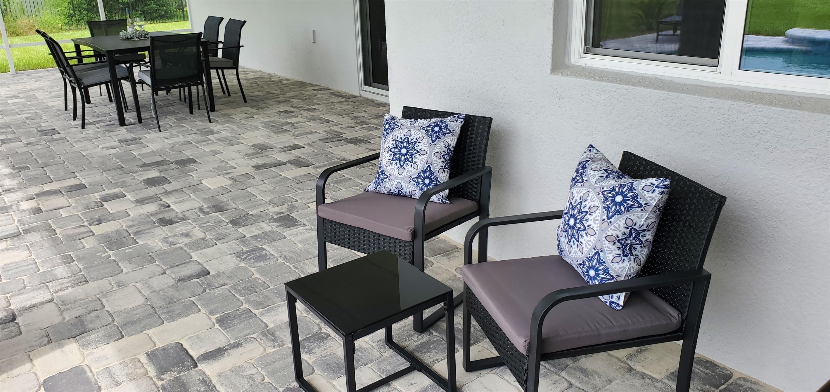 More lanai seating