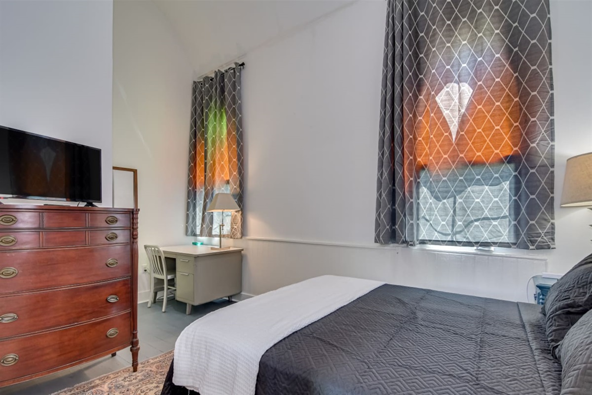 Guest bedroom with queen bed and cozy atmosphere.