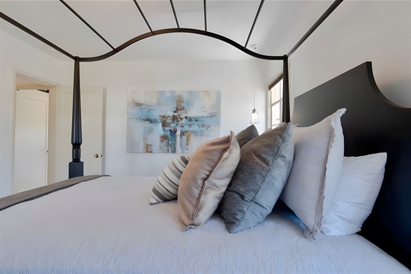 Bedroom 2 - queen bed