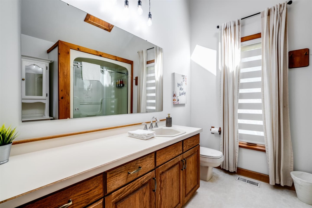 King Bedroom Ensuite Full Bathroom