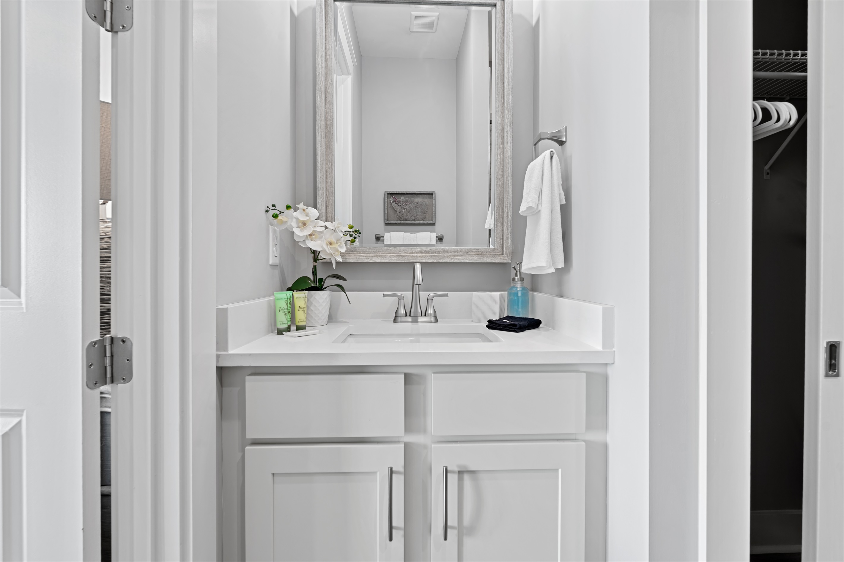 Top Floor King Bedroom Bath