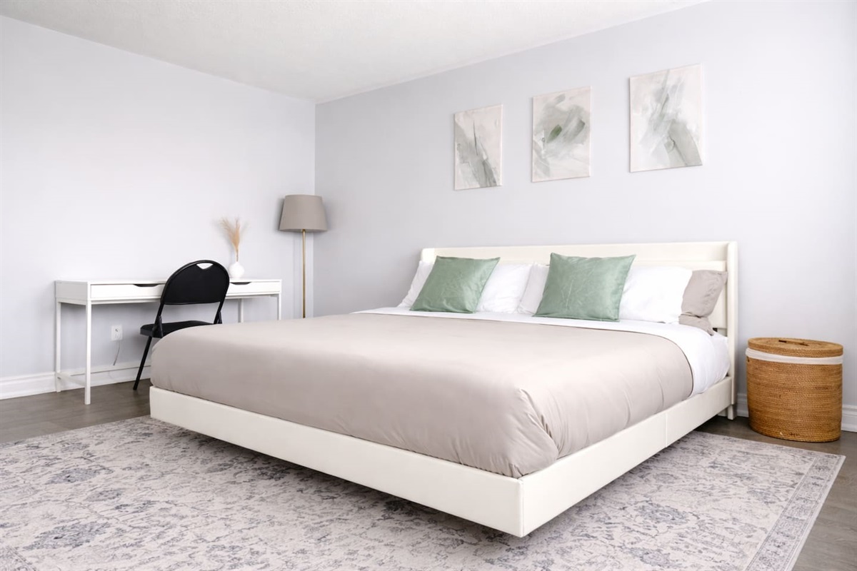 King Room - King bed with bathroom ensuite and walk in closet