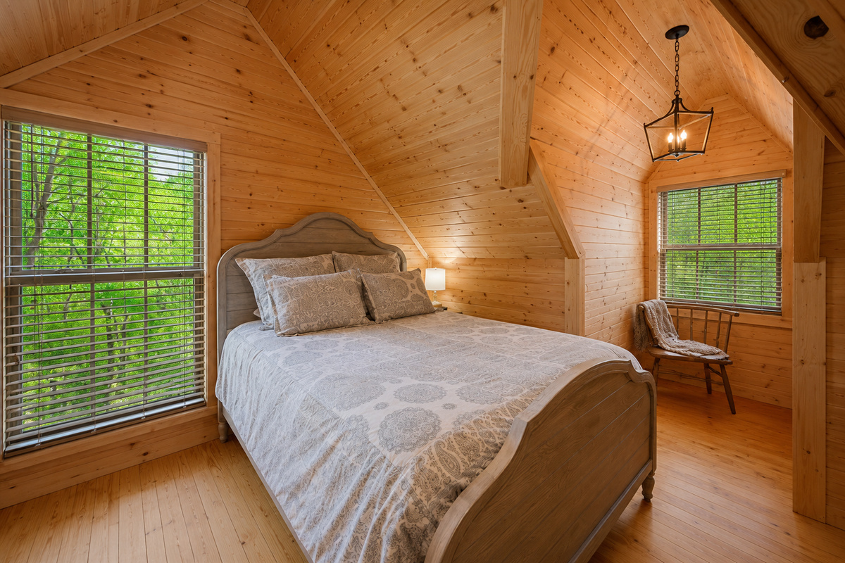 Upstairs Queen Suite