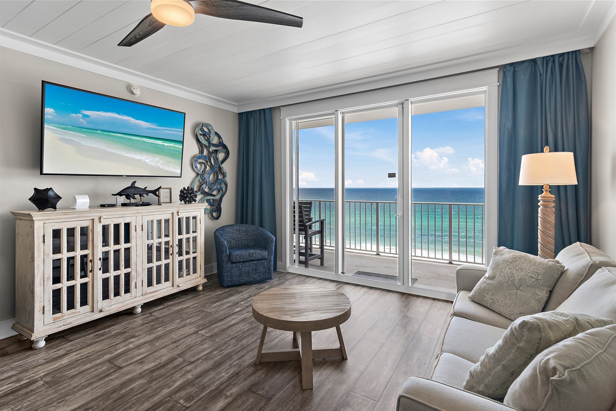 Spacious living area with plenty of seating, Queen sleeper sofa, Gulf views, 60" Smart TV with easy access to Roku, Prime TV, Netflix, etc.