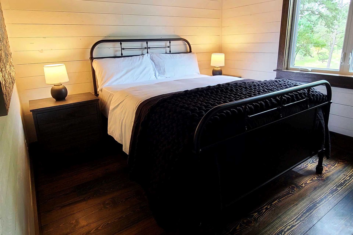 Queen Bedroom